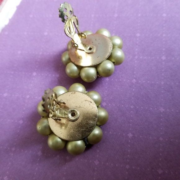 Relisted- Vintage moonglow yellow clip earrings beaded gold - Picture 5 of 5